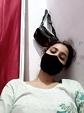 Snapshot of magicmoment00786 chatting on 10-22-25, 01:22 magicmoment00786 online show from 10-22-25, 01:22