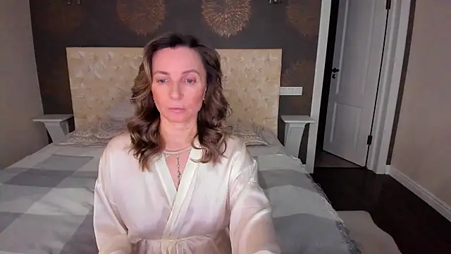 AllisonWilliams online show from 12-19-24, 04:35