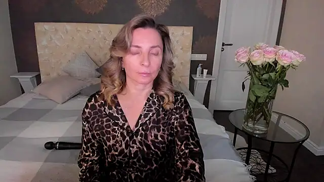 AllisonWilliams online show from 10-06-25, 04:37