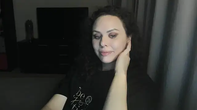 MollyCheiz online show from 06-18-26, 08:46