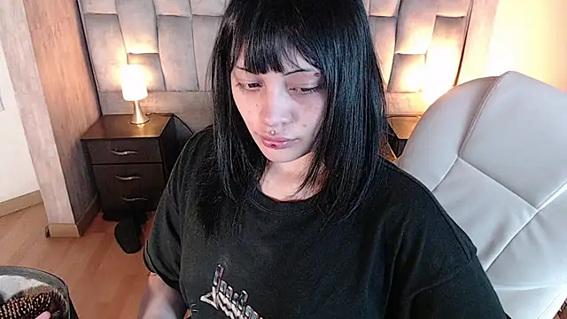 Snapshot of honney_dark chatting on 02-20-26, 11:32 honney dark online show from 02-20-26, 11:32