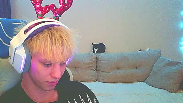Ostin meow online show from 12-13-24, 01:12
