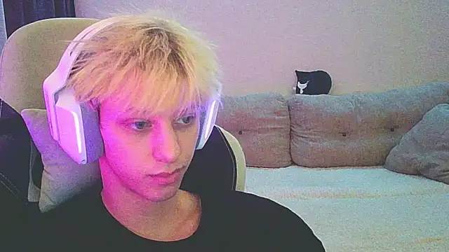 Ostin meow online show from 12-24-24, 03:05