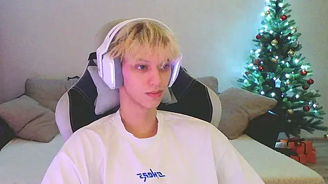 Ostin meow online show from 01-06-25, 04:02