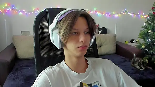 Ostin meow online show from 12-14-25, 07:47