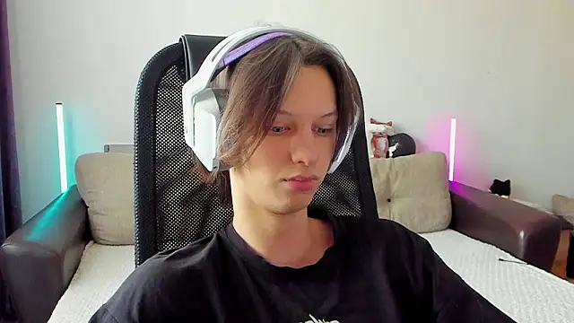 Ostin meow online show from 02-12-26, 04:29