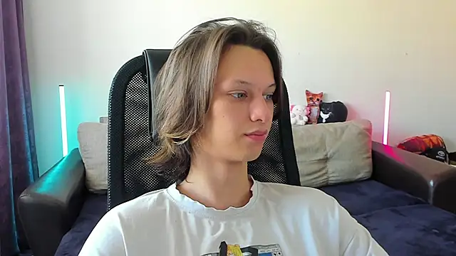 Ostin meow online show from 05-15-26, 03:46