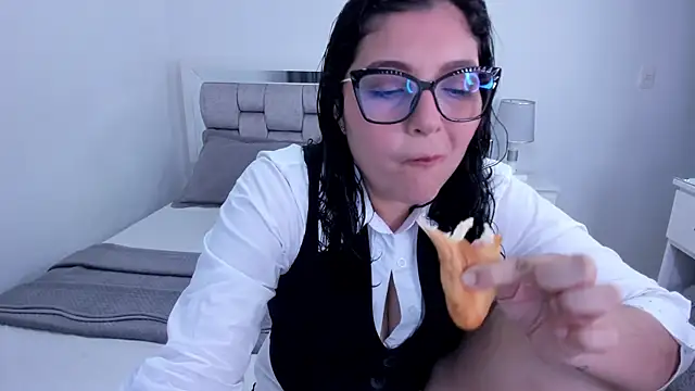 Camilaa bueno online show from 04-30-26, 10:47