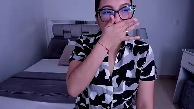 Camilaa bueno online show from 05-16-26, 10:52