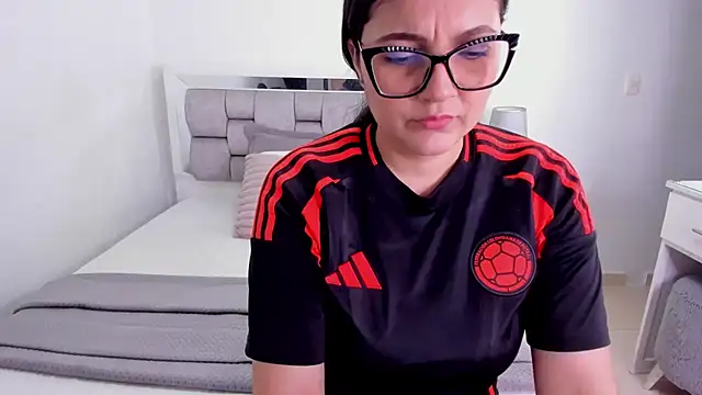 Camilaa bueno online show from 06-29-26, 12:17