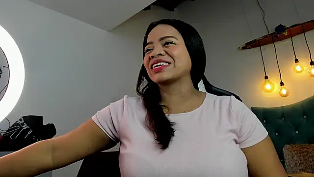 Any topless online show from 02-05-25, 12:06