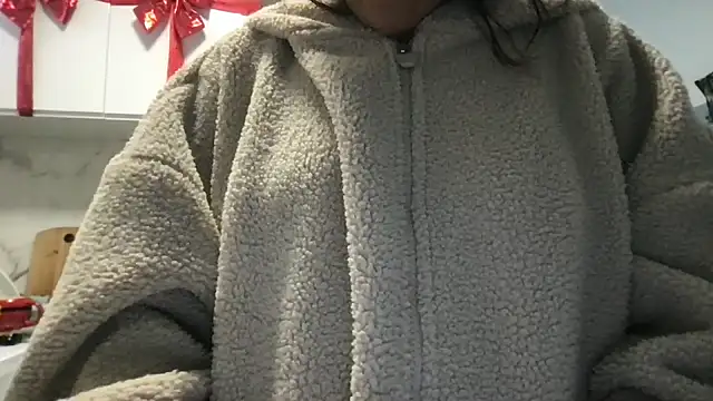 Snapshot of ScarlettMadii chatting on 12-31-24, 10:15 ScarlettMadii online show from 12-31-24, 10:15