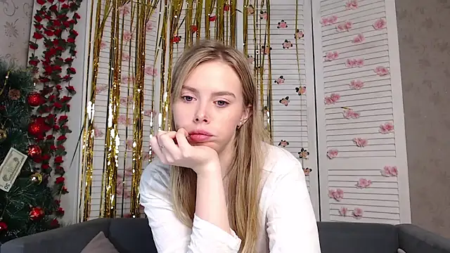 sofiaa here online show from 12-17-25, 12:16