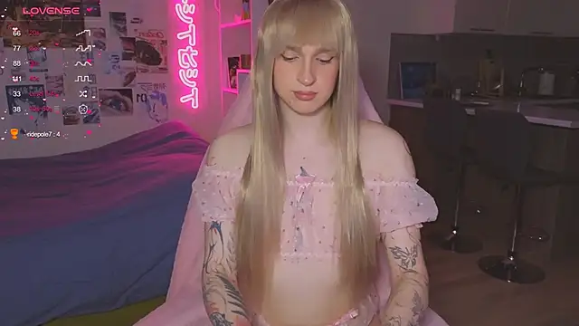 Snapshot of p1nkvenom chatting on 11-24-25, 11:32 p1nkvenom online show from 11-24-25, 11:32