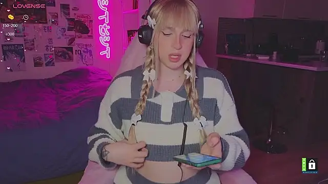 Snapshot of p1nkvenom chatting on 02-28-26, 03:13 p1nkvenom online show from 02-28-26, 03:13