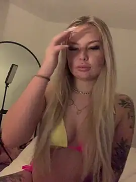 Snapshot of UKJuicyPrincess chatting on 01-14-25, 10:23 UKJuicyPrincess online show from 01-14-25, 10:23