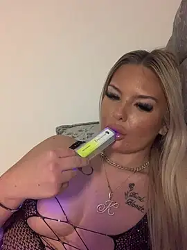 Snapshot of UKJuicyPrincess chatting on 01-28-25, 08:47 UKJuicyPrincess online show from 01-28-25, 08:47