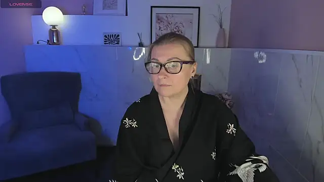 AlexandraKind online show from 01-04-25, 02:14