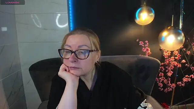 AlexandraKind online show from 01-05-25, 02:08