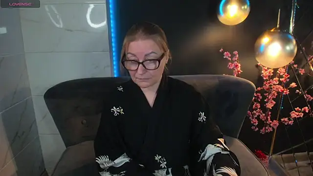 AlexandraKind online show from 01-05-25, 05:09
