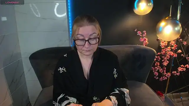 AlexandraKind online show from 01-05-25, 08:10
