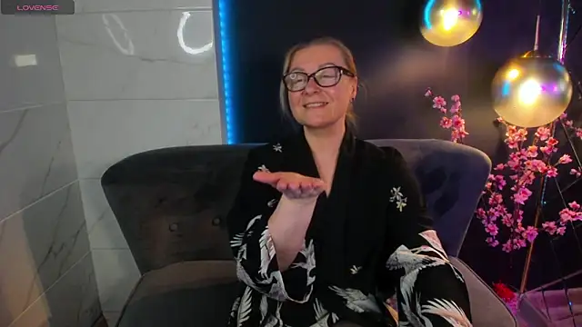 AlexandraKind online show from 01-06-25, 02:15