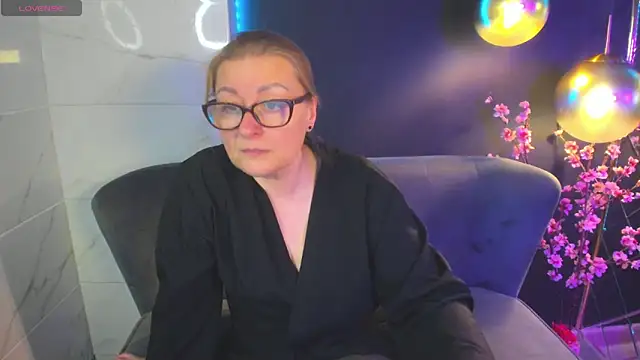 AlexandraKind online show from 01-10-25, 01:41
