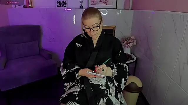 AlexandraKind online show from 01-17-25, 01:56