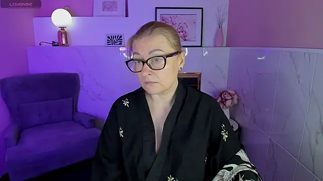 AlexandraKind online show from 01-19-25, 01:33