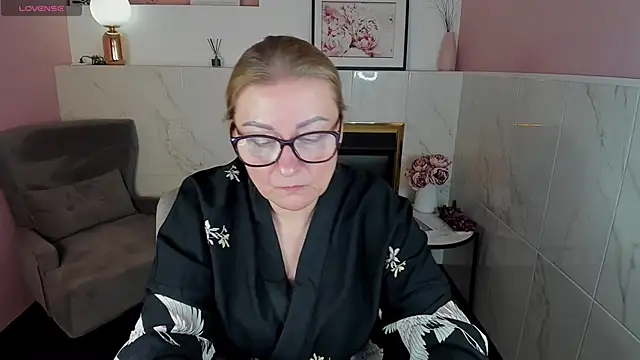AlexandraKind online show from 01-31-25, 12:17