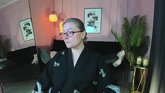 AlexandraKind online show from 10-17-25, 01:46