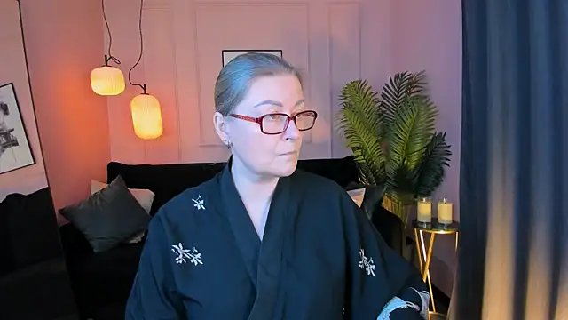 AlexandraKind online show from 12-17-25, 01:28