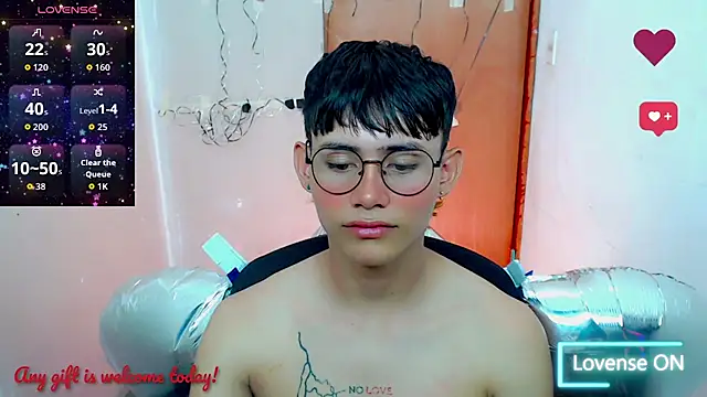 Snapshot of tanjiro_cute chatting on 10-19-25, 06:14 tanjiro cute online show from 10-19-25, 06:14