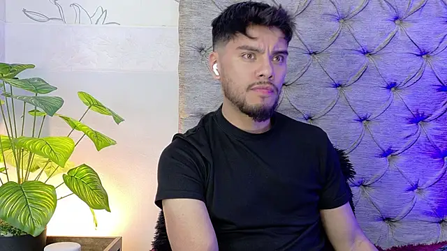 Tommidubois online show from 09-21-25, 01:40