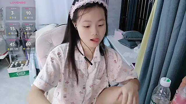 Lena-yyds online show from 10-19-25, 04:51