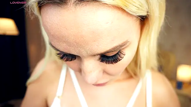 Snapshot of BrittByron chatting on 12-05-24, 08:33 BrittByron online show from 12-05-24, 08:33