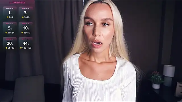 Snapshot of BrittByron chatting on 10-27-25, 05:22 BrittByron online show from 10-27-25, 05:22