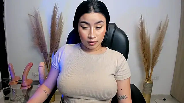 Snapshot of leylaclintonxx chatting on 01-28-25, 06:38 leylaclintonxx online show from 01-28-25, 06:38