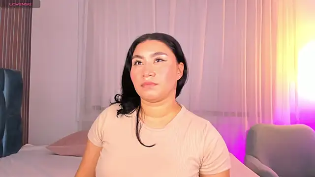 Snapshot of leylaclintonxx chatting on 10-16-25, 08:43 leylaclintonxx online show from 10-16-25, 08:43