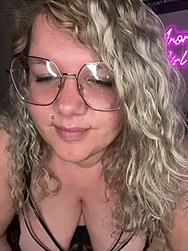 CurvyAnonymousGirl89 online show from 02-17-25, 04:37