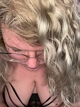 CurvyAnonymousGirl89 online show from 02-17-25, 07:42