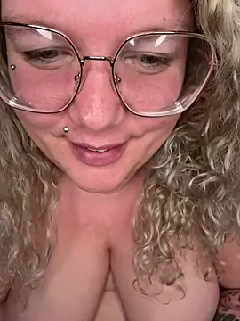 CurvyAnonymousGirl89 online show from 03-03-25, 09:15