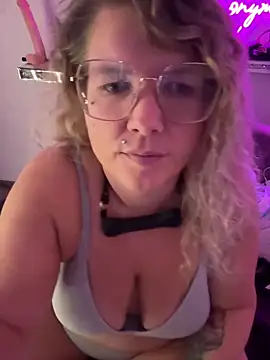 CurvyAnonymousGirl89 online show from 09-13-25, 03:56