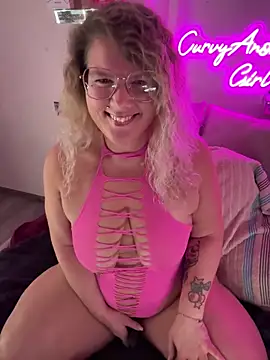 CurvyAnonymousGirl89 online show from 10-15-25, 04:07