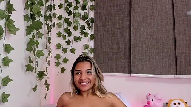 Annebull  online show from 01-10-25, 05:47