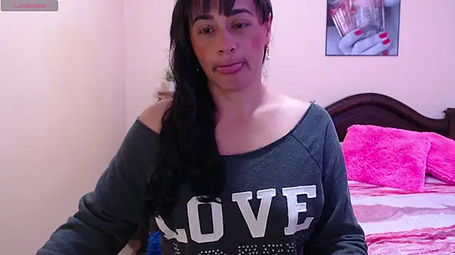 sara florez1 online show from 11-15-25, 10:12