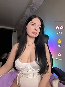 Snapshot of BellaaNoir chatting on 04-29-26, 07:53 BellaaNoir online show from 04-29-26, 07:53