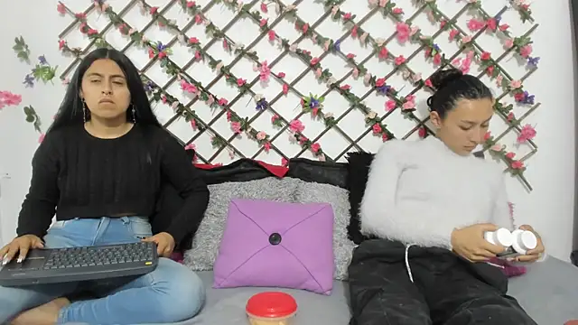 Snapshot of abby_eemily chatting on 02-13-25, 11:39 abby eemily online show from 02-13-25, 11:39