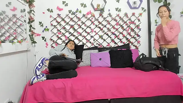 Snapshot of abby_eemily chatting on 02-18-25, 11:33 abby eemily online show from 02-18-25, 11:33