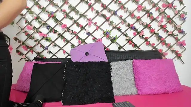 Snapshot of abby_eemily chatting on 03-08-25, 12:20 abby eemily online show from 03-08-25, 12:20